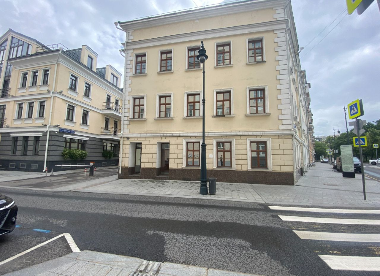 фасад дома, здание по адресу г Москва, Большой Лёвшинский пер, д 1/11 